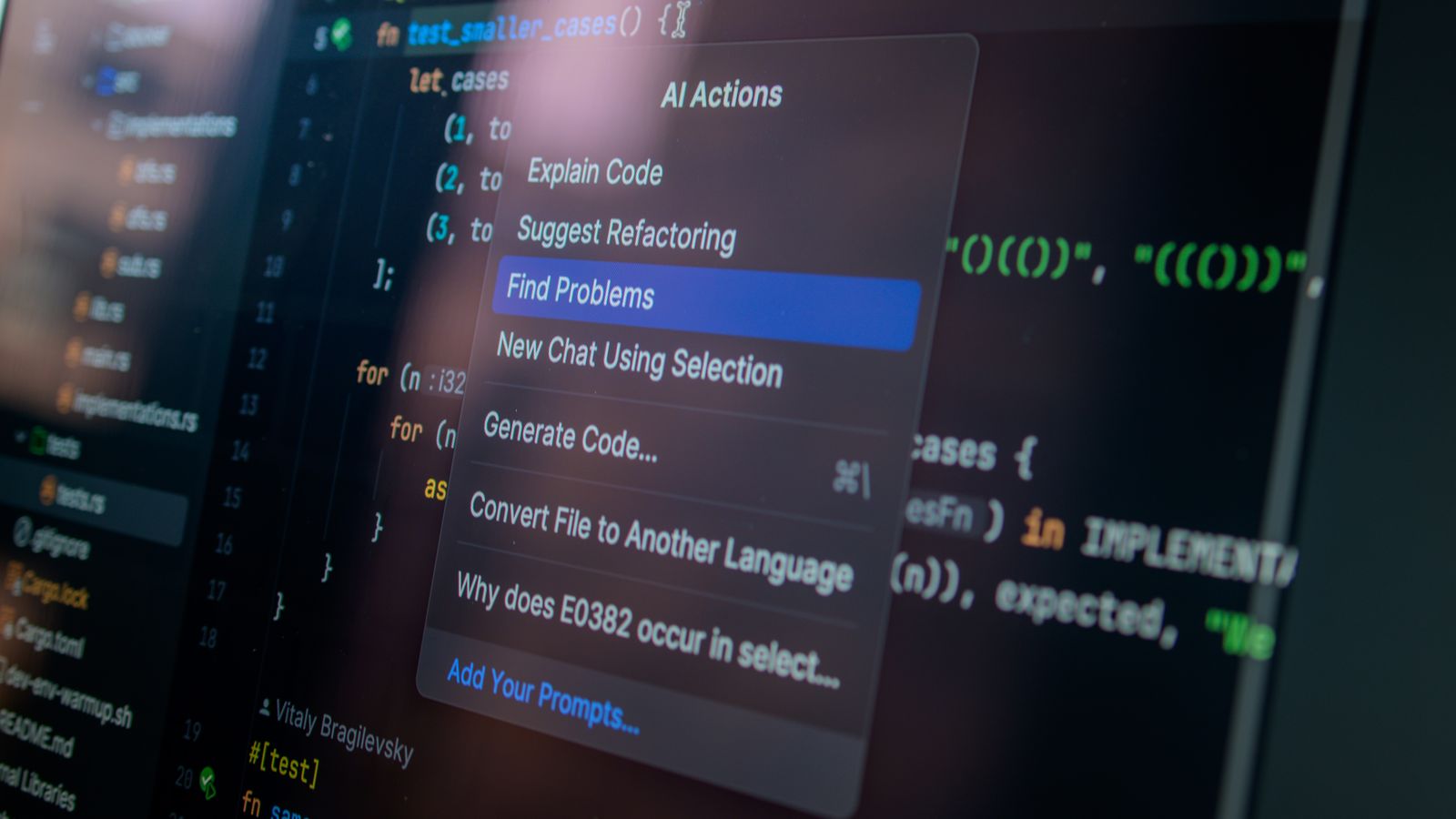 Un menu d'actions IA dans un éditeur de code, proposant d'expliquer, corriger ou générer du code.